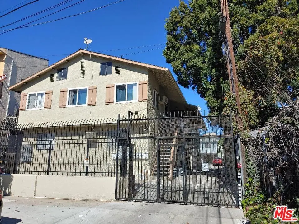 Condominium for rent at 5419 Harold Way 4, Los Angeles, CA featuring 3 beds and 2 baths