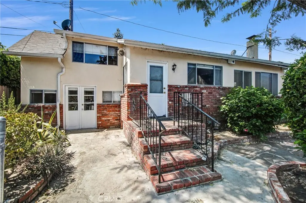 Single Family Residence for sale at 237 N Catalina Street, Burbank, CA featuring 2 beds and 1 bath