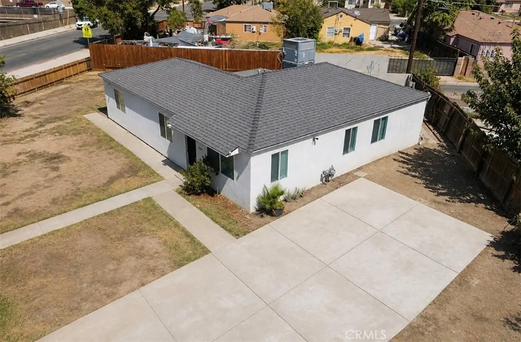 336 T, Bakersfield, CA — listing photo 1