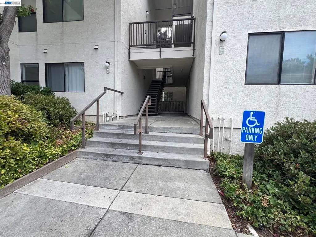 Condominium for sale at 21239 Gary Dr 202E, Hayward, CA featuring 3 beds and 2 baths