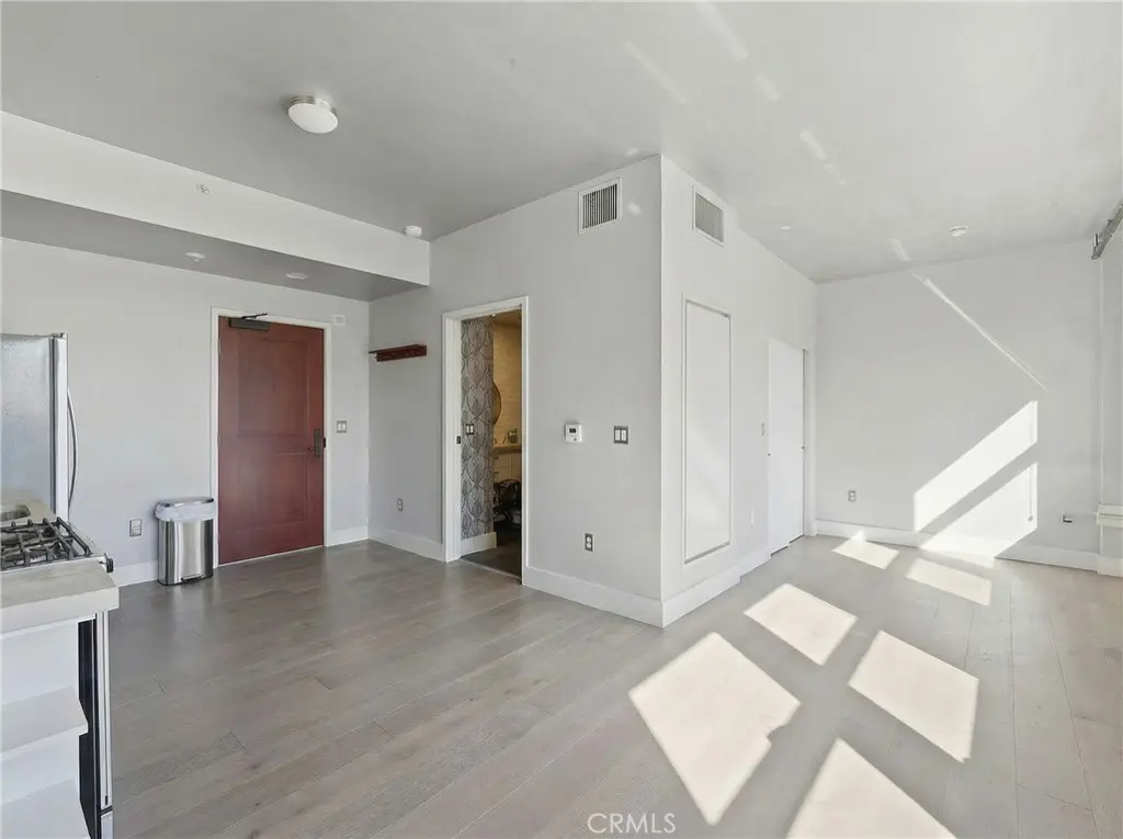 Residential Lease for rent at 460 S Spring, Los Angeles, Los Angeles County, CA and 1 bath