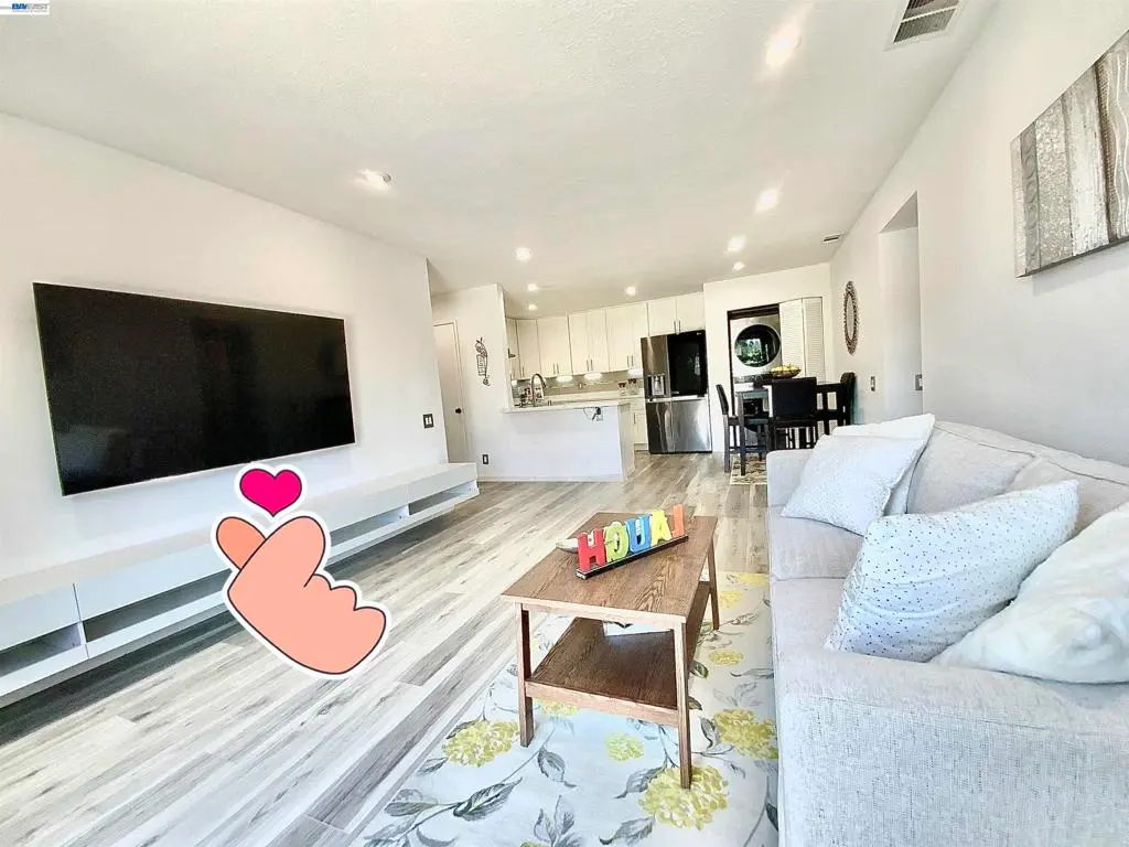 Condominium for sale at 277 Hackamore Cmn, Fremont, CA featuring 2 beds and 1 bath