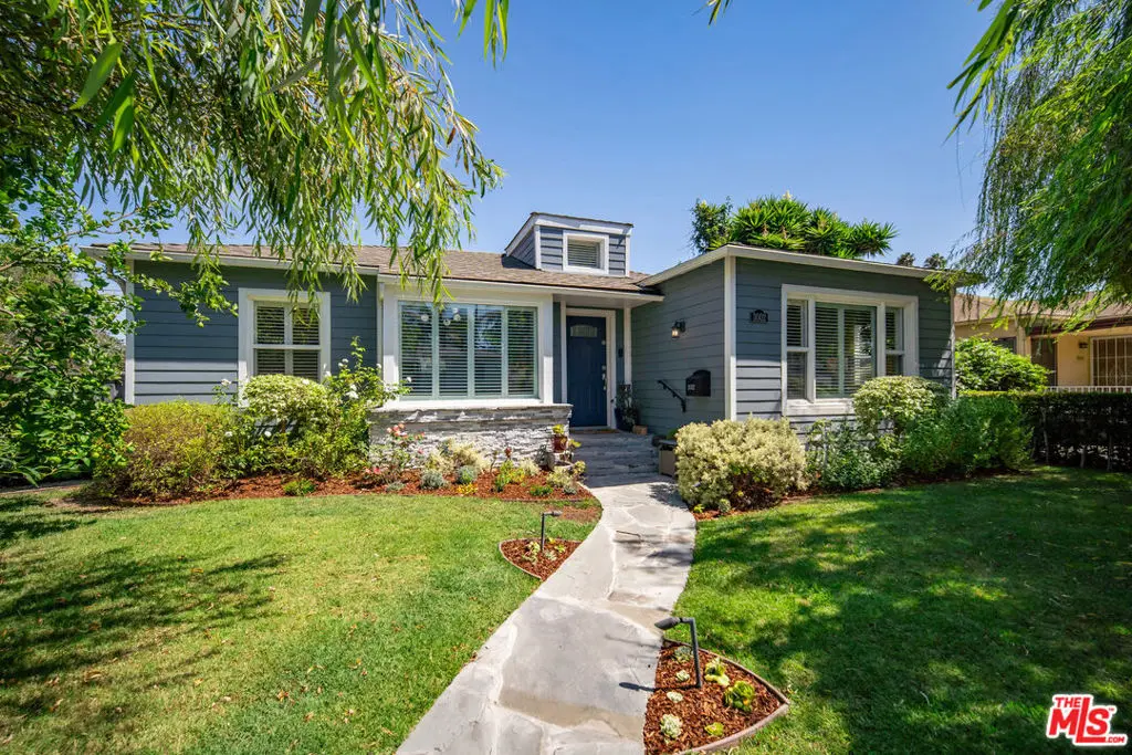 Single Family Residence for sale at 3002 S Beverly Drive, Los Angeles, CA featuring 3 beds and 3 baths