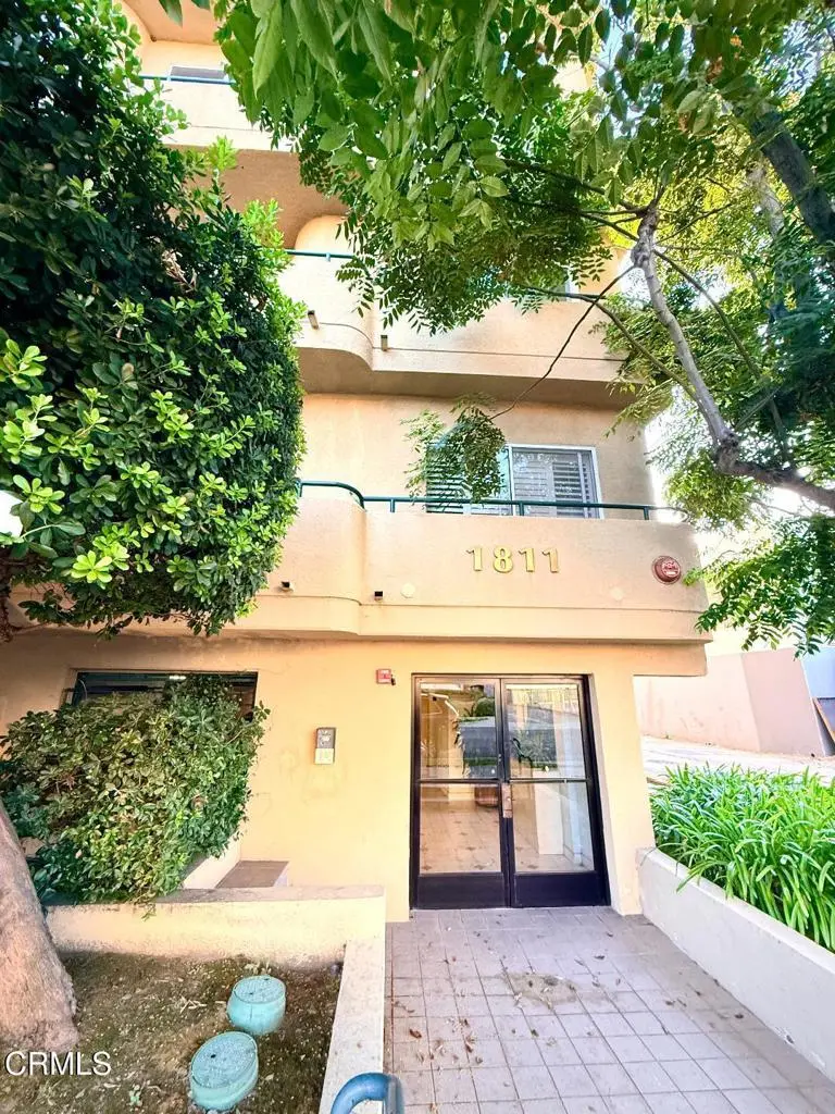 Condominium for rent at 1811 Manning 201, Los Angeles, CA featuring 3 beds and 3 baths