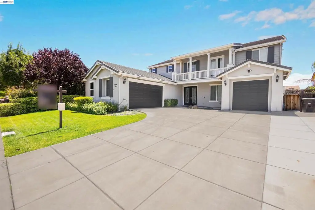 Single Family Residence for sale at 321 Myrtle Ln, Oakley, CA featuring 5 beds and 4 baths