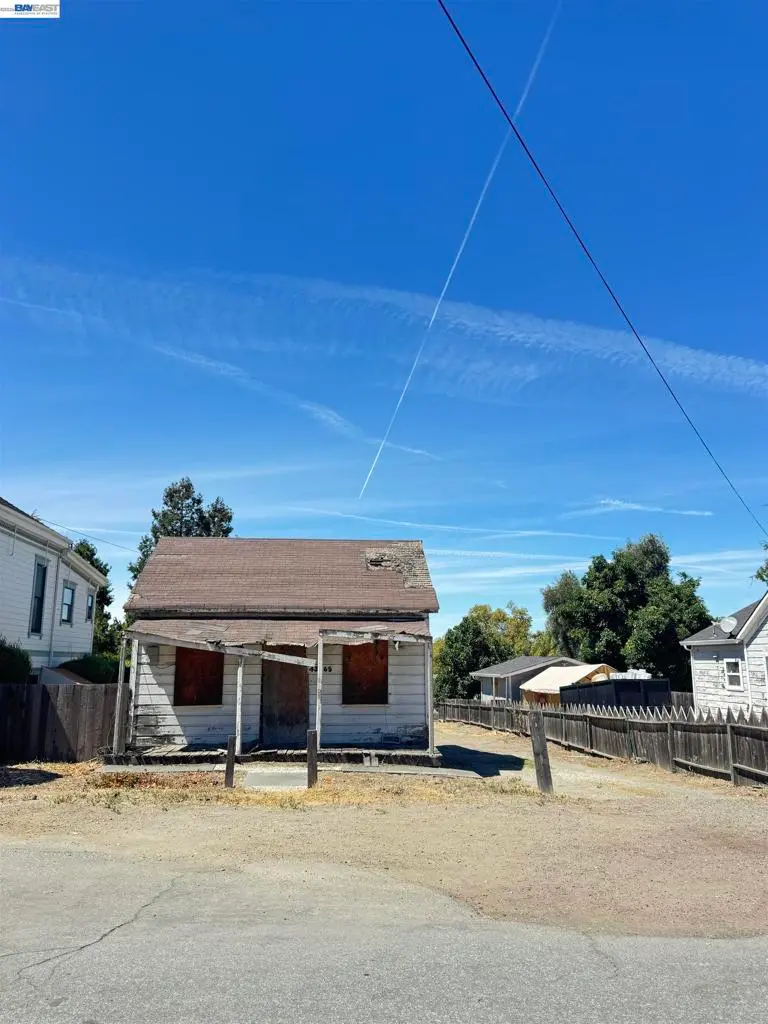 Single Family Residence for sale at 43365 Ellsworth St, Fremont, CA featuring 2 beds and 2 baths