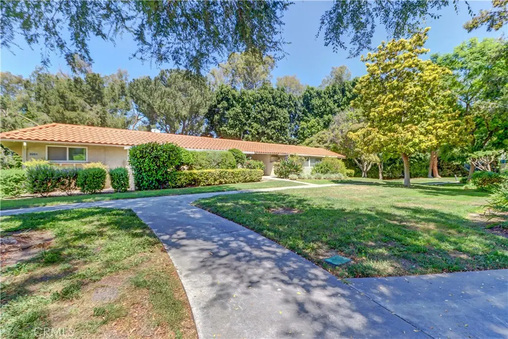 2251 Via Mariposa E O, Laguna Woods, CA — listing photo 1