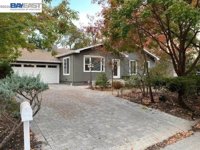 Single Family Residence for rent at 105 Roberta Ave, Pleasant Hill, CA featuring 3 beds and 2 baths