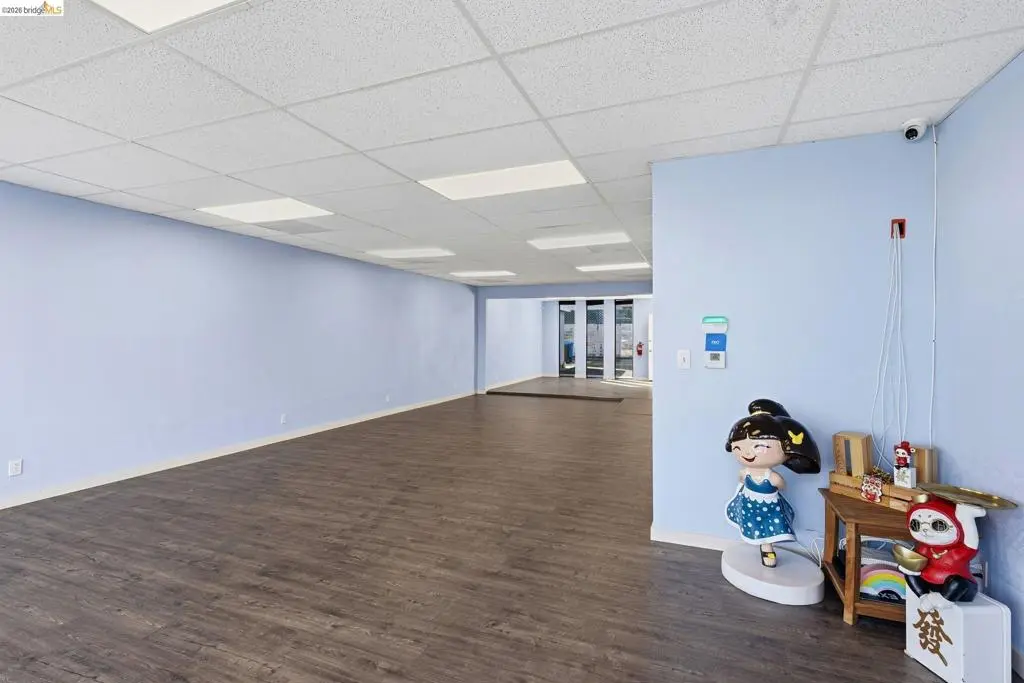 Residential Lease for rent at 869 Woodside Way, San Mateo, CA featuring 2 beds and 2 baths