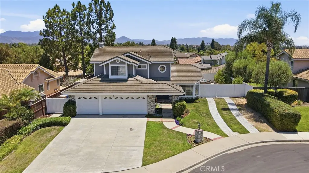 696 Corte Vina, Camarillo, CA — listing photo 1