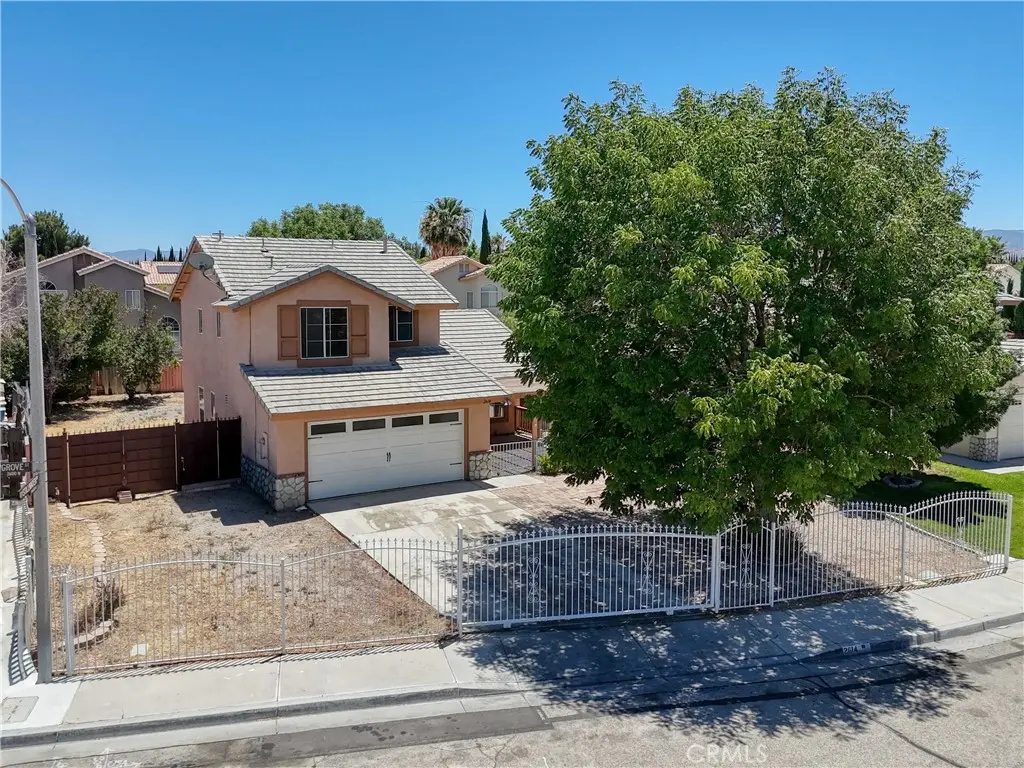 2614 W Newgrove Street, Lancaster, CA — listing photo 1