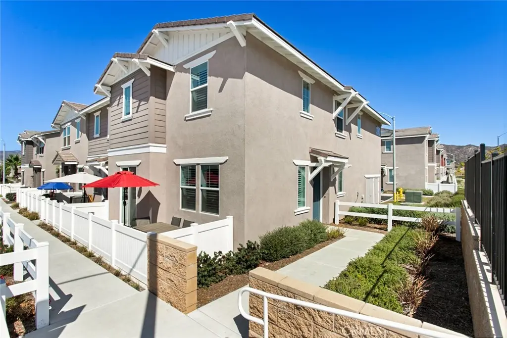 Townhouse for sale at 36351 Elizabeth 37105, Wildomar, CA featuring 3 beds and 3 baths