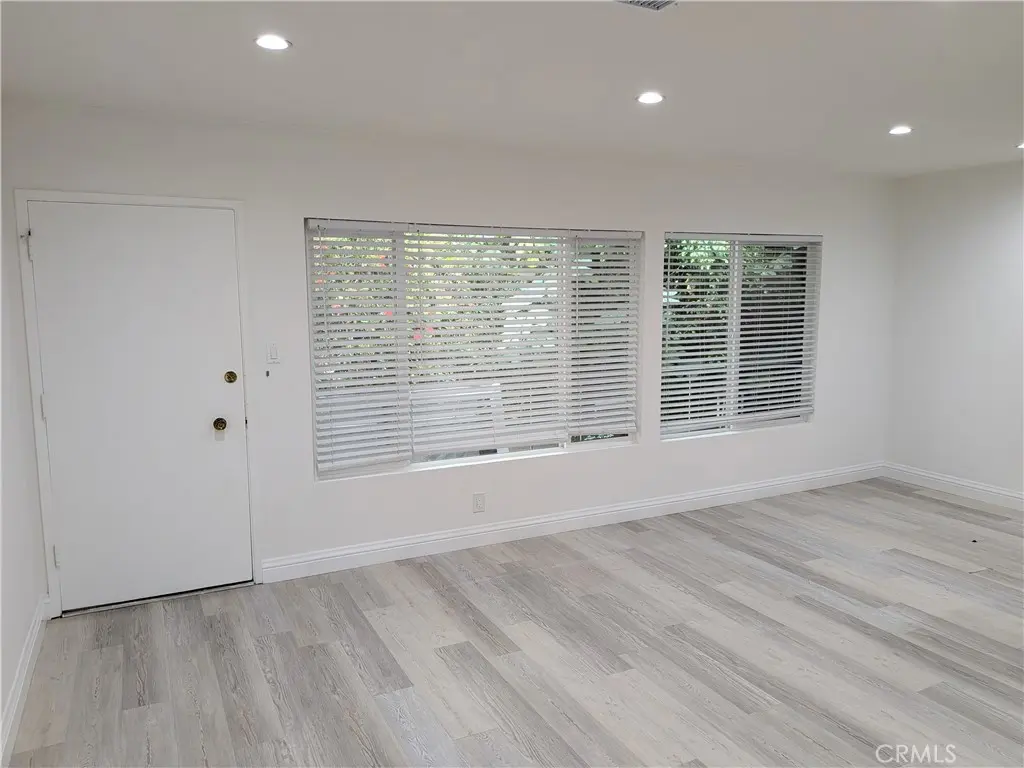 Residential Lease for rent at 1019 6th Street 8, Santa Monica, Los Angeles County, CA featuring 1 bed and 1 bath