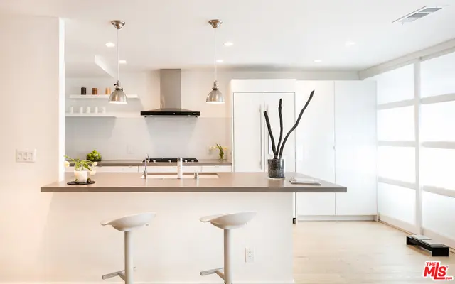 13050 Mindanao Way 6, Marina Del Rey, CA — listing photo 1