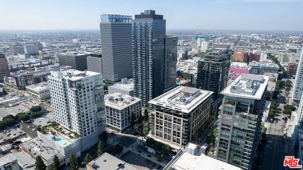 Condominium for sale at 1111 S Grand Avenue PH1, Los Angeles, CA featuring 2 beds and 3 baths