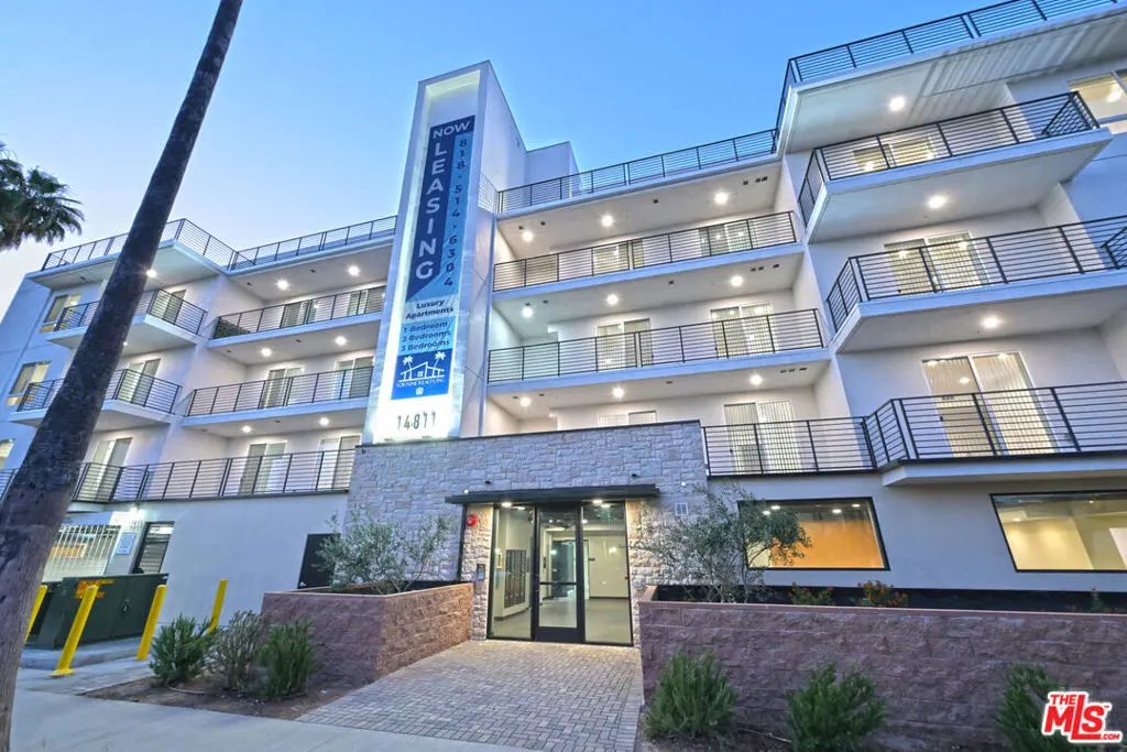 14811 Erwin Street 506, Van Nuys, CA — listing photo 1