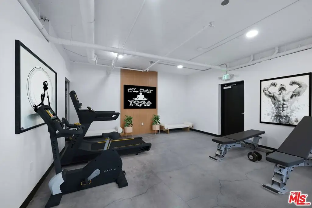 14811 Erwin Street 502, Van Nuys, CA — listing photo 1