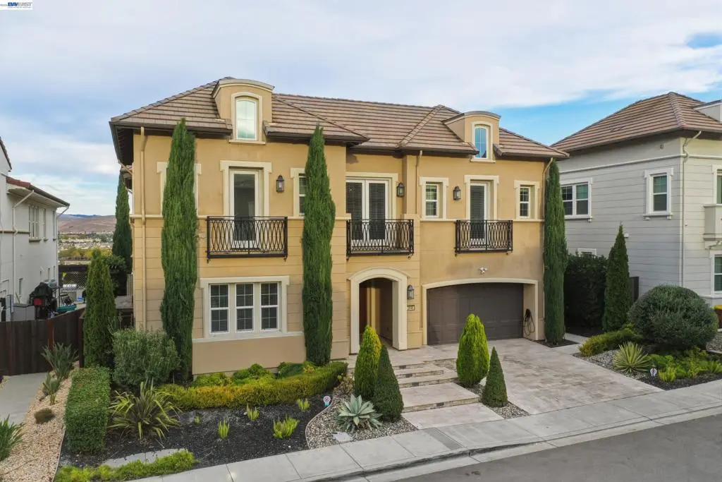 Single Family Residence for sale at 2049 Elderberry Dr, San Ramon, CA featuring 5 beds and 6 baths