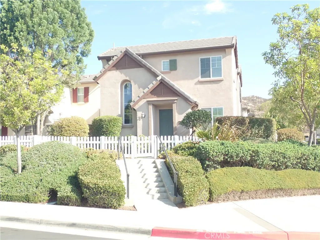 Single Family Residence for rent at 27605 Chicory, Murrieta, CA featuring 3 beds and 4 baths