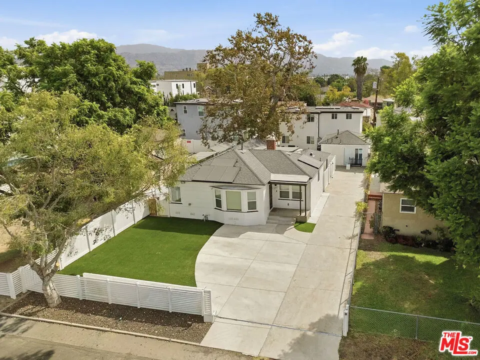 Single Family Residence for rent at 6328 Camellia Avenue, Los Angeles, CA featuring 3 beds and 2 baths