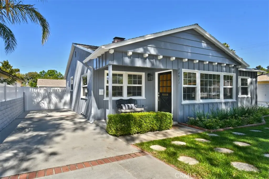 22025 De La Osa, Woodland Hills, CA — listing photo 1