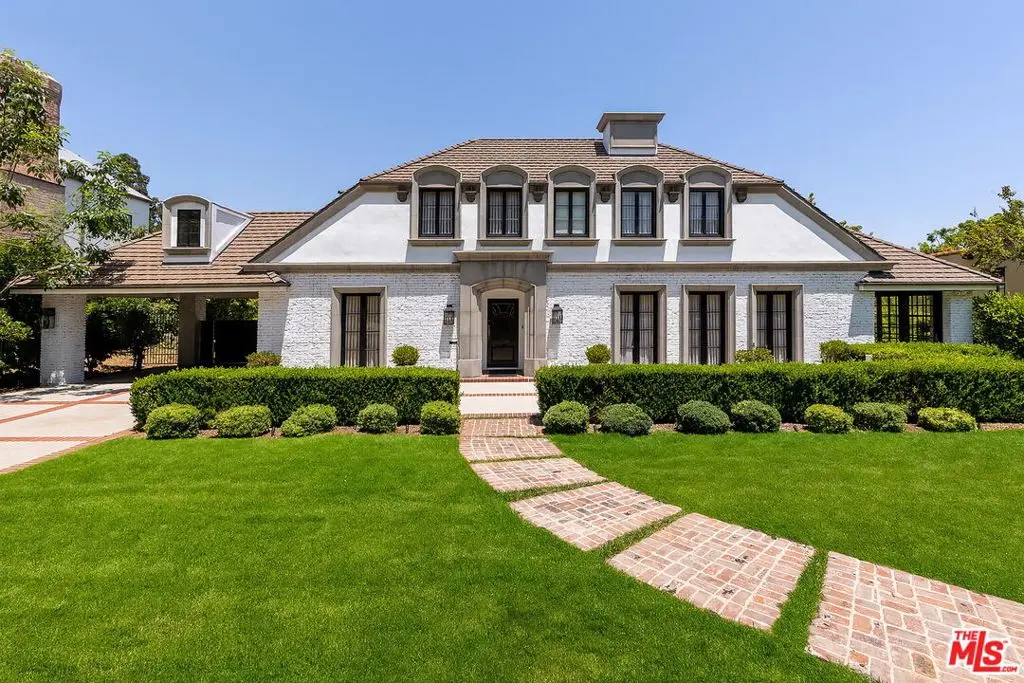 Single Family Residence for rent at 908 N Rexford Drive, Beverly Hills, CA featuring 6 beds and 7 baths