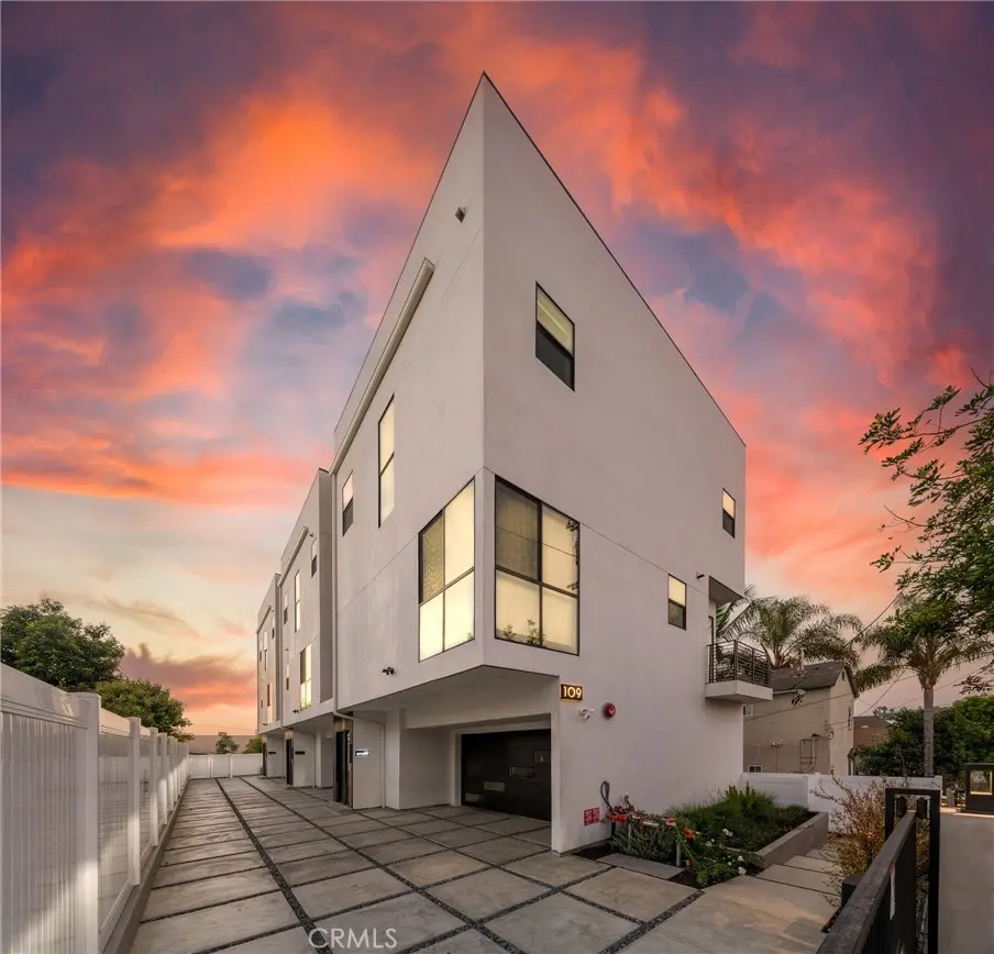 Residential Lease for rent at 109 N Westlake Avenue 3, Los Angeles, Los Angeles County, CA featuring 4 beds and 4 baths