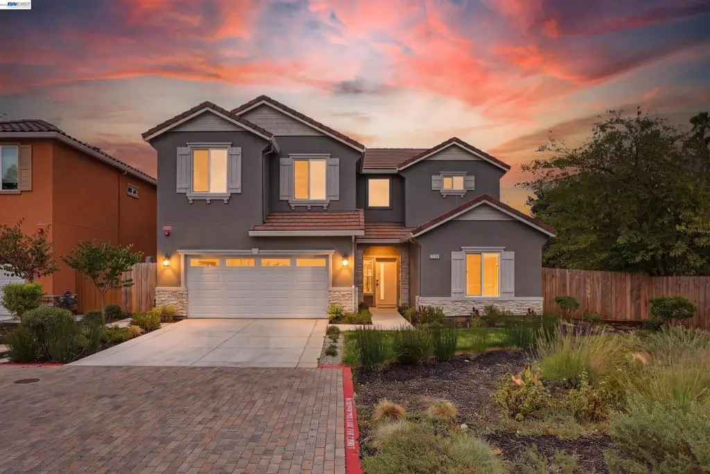 Single Family Residence for sale at 2722 Cowell Rd, Concord, CA featuring 4 beds and 3 baths