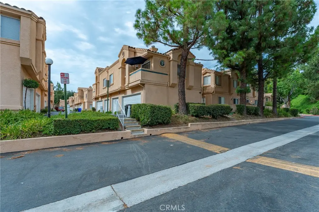 18852 Vista Del Canon F, Newhall, CA — listing photo 1