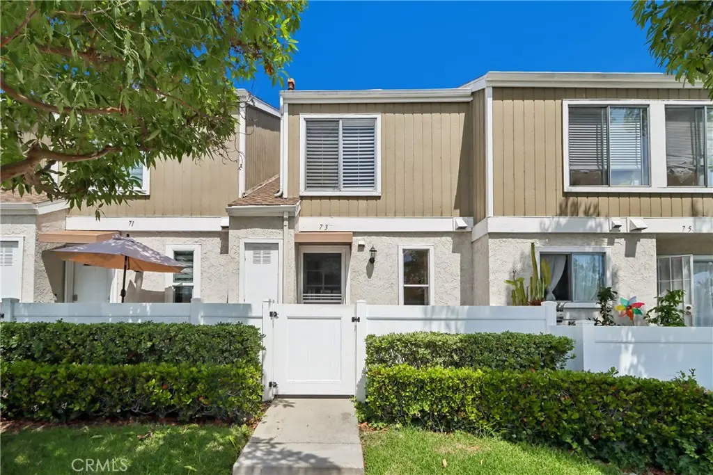 Townhouse for rent at 73 Bentwood Lane, Aliso Viejo, CA featuring 2 beds and 2 baths