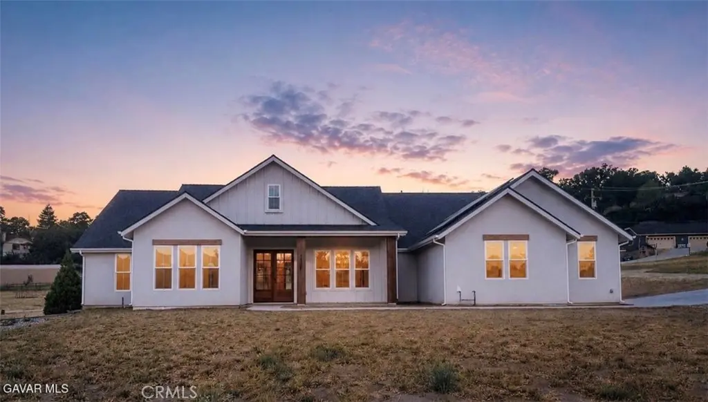 24401 Oaktree Court, Tehachapi, CA — listing photo 1