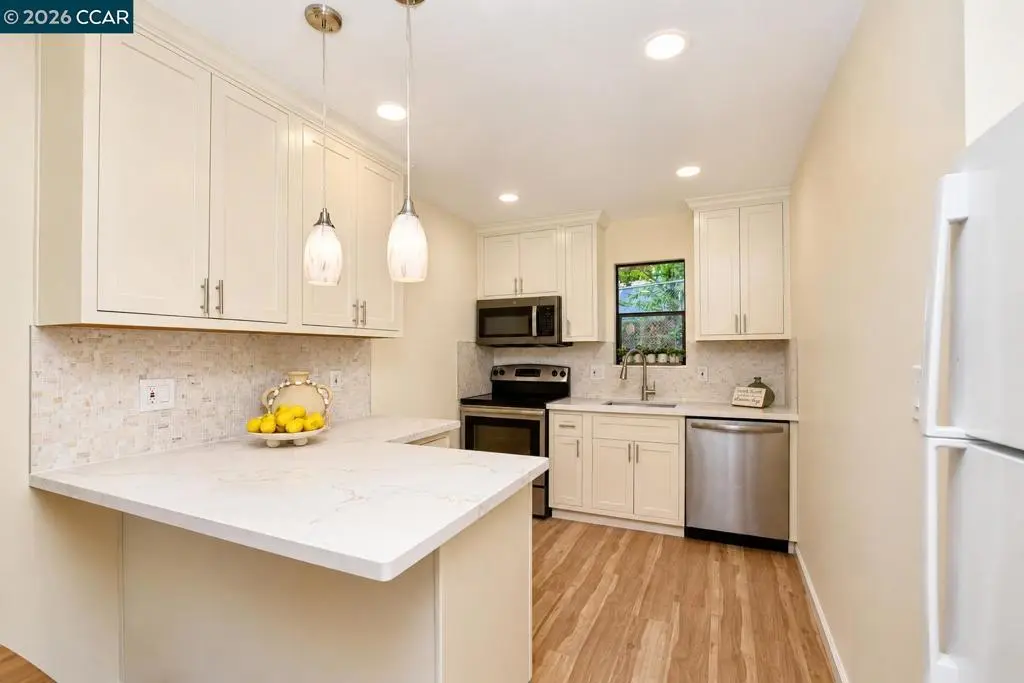 Condominium for sale at 395 Camelback Rd 2, Pleasant Hill, CA featuring 2 beds and 1 bath