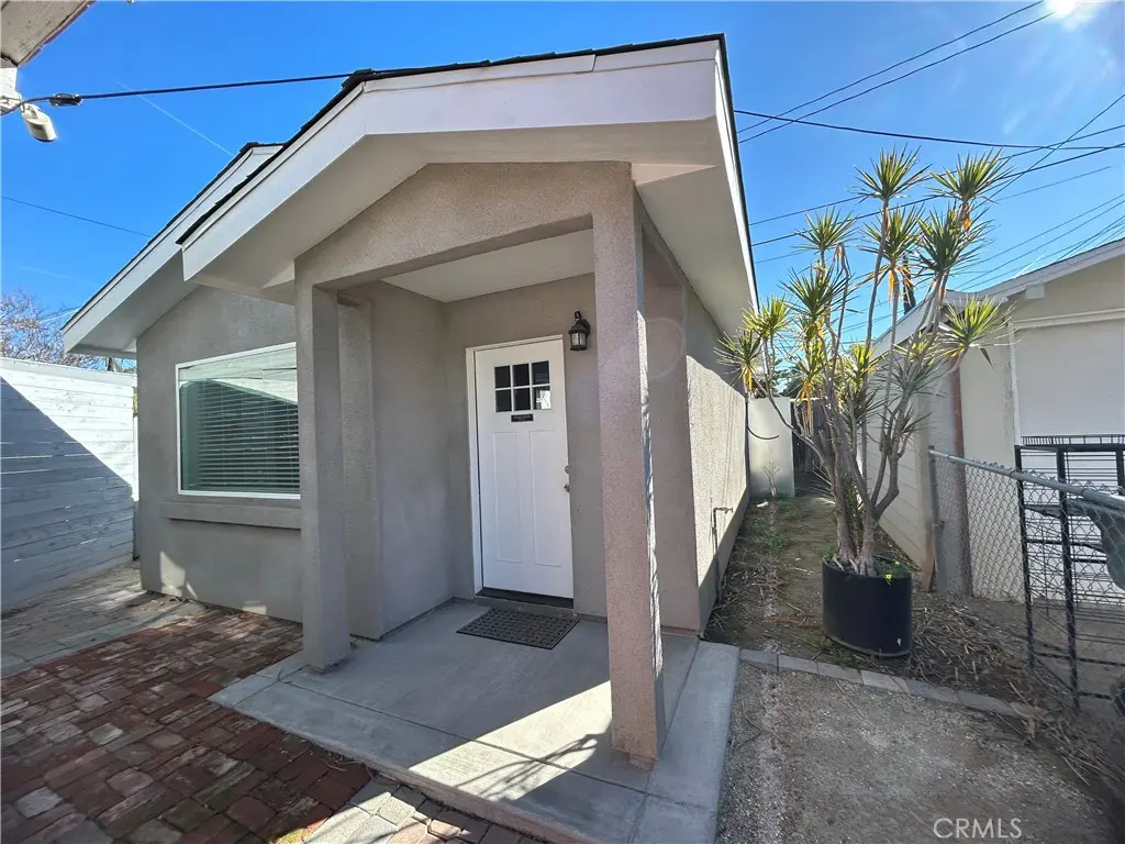 Duplex for rent at 3152 Lime, Riverside, CA featuring 1 bed and 1 bath