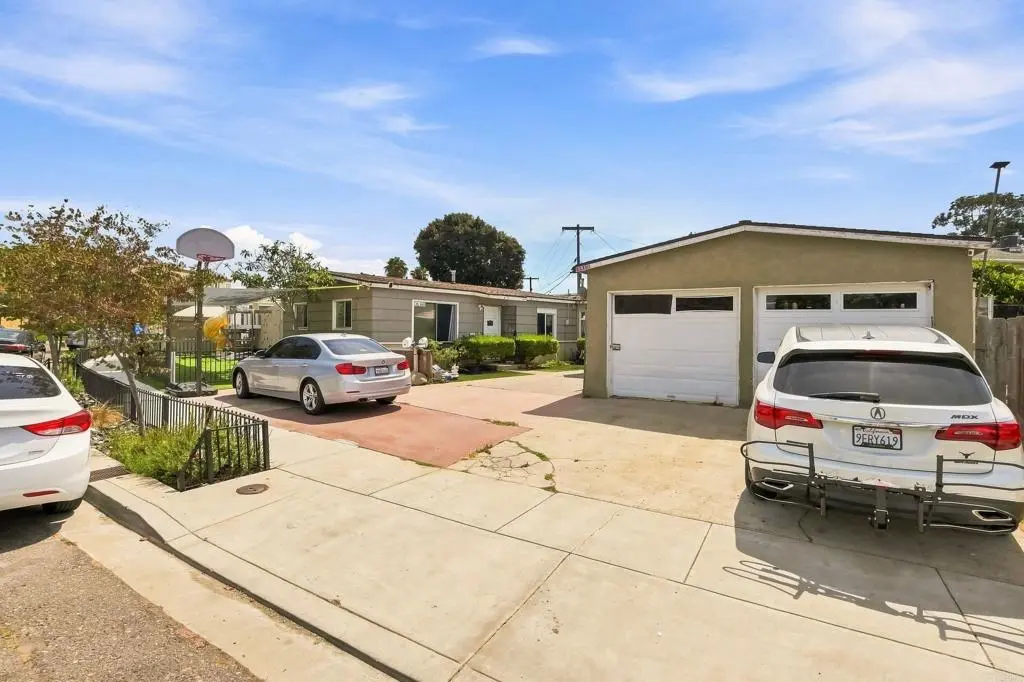Duplex for sale at 4415 17 Manitou Way, San Diego, CA