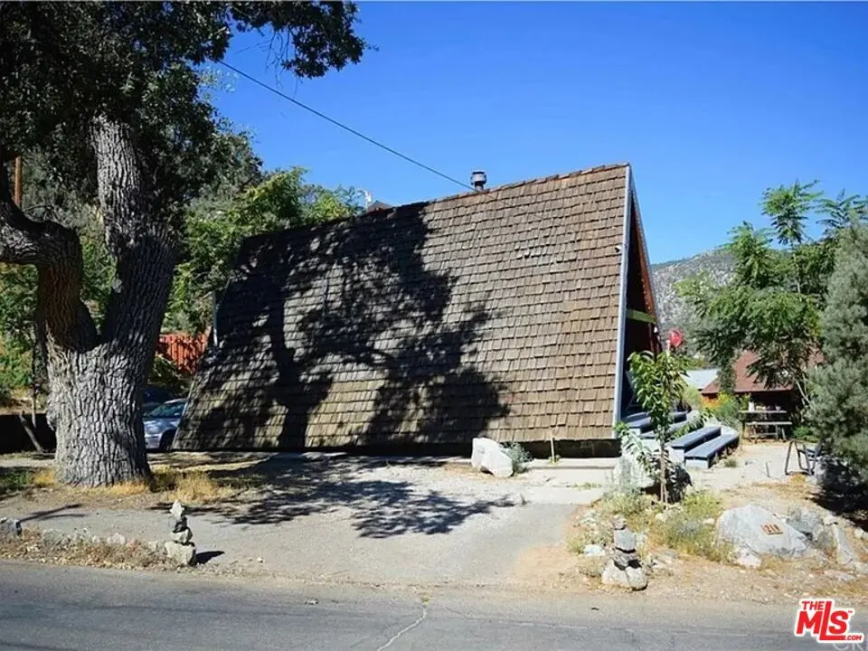 Residential Lease for rent at 219 Pine Canyon Drive, Frazier Park, Kern County, CA featuring 2 beds and 1 bath