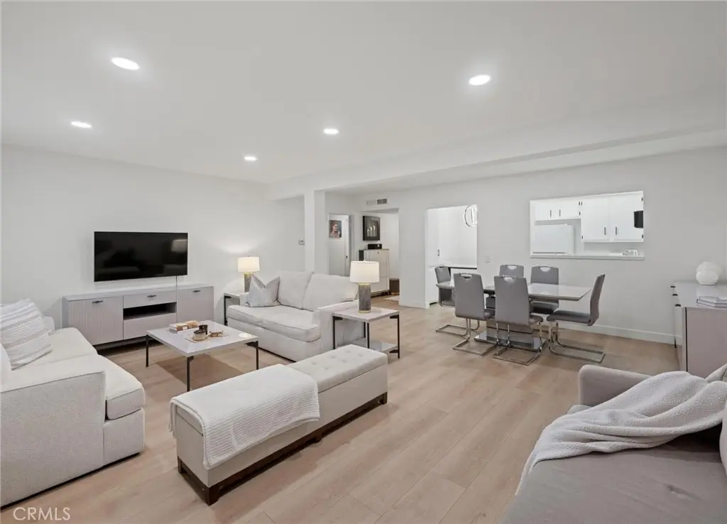 4700 Natick 204, Sherman Oaks, CA — listing photo 1