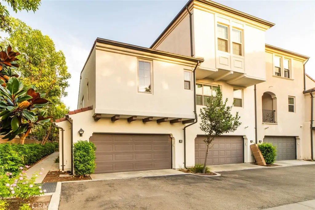 Condominium for rent at 128 Tubeflower, Irvine, CA featuring 4 beds and 3 baths