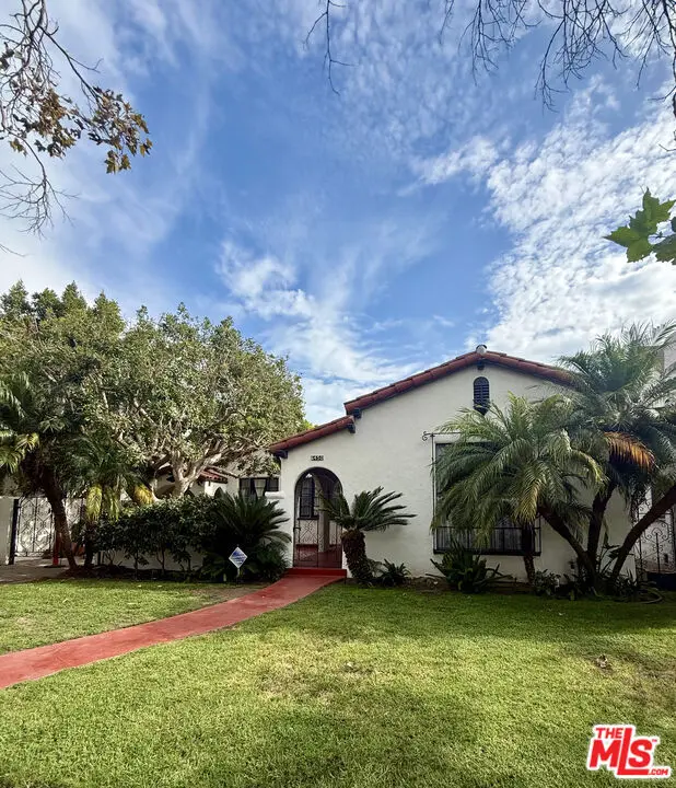 Residential Lease for rent at 6450 Drexel Avenue, Los Angeles, Los Angeles County, CA featuring 3 beds and 2 baths