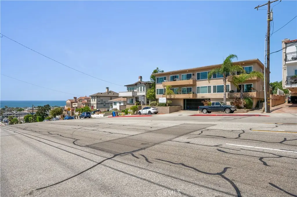 Apartment for rent at 501 Anita Street 203, Redondo Beach, CA featuring 2 beds and 2 baths