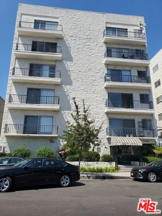 Condominium for sale at 1115 S Elm Drive 405, Los Angeles, CA featuring 1 bed and 2 baths