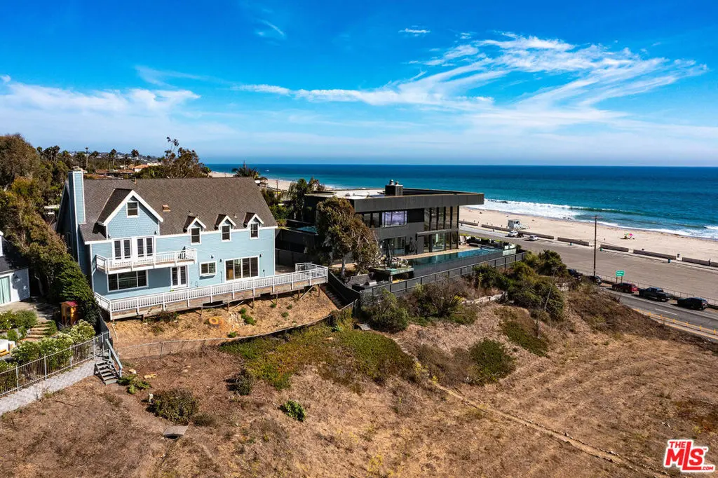 Single Family Residence for rent at 6457 Surfside Way, Malibu, CA featuring 4 beds and 3 baths