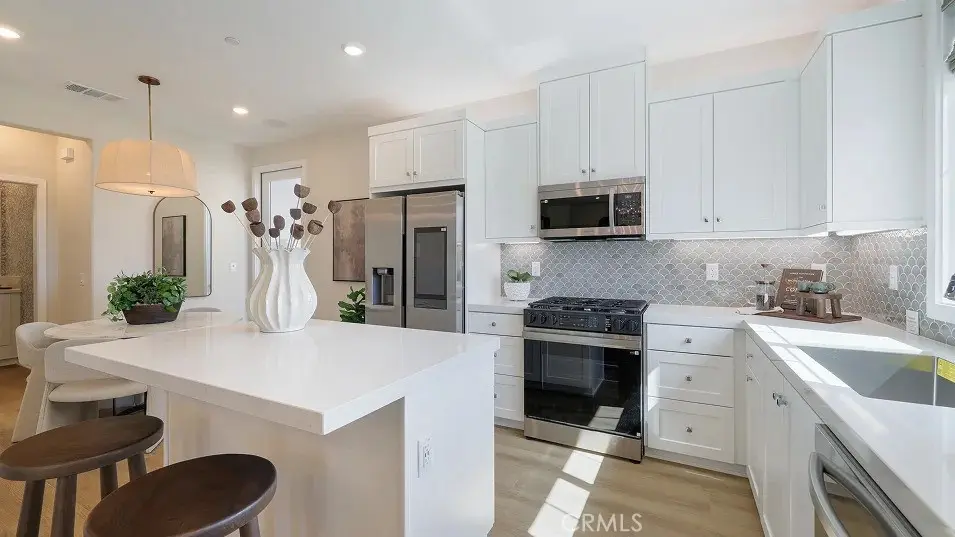 Condominium for sale at 2177 Aneto Way, Santa Paula, CA featuring 3 beds and 3 baths