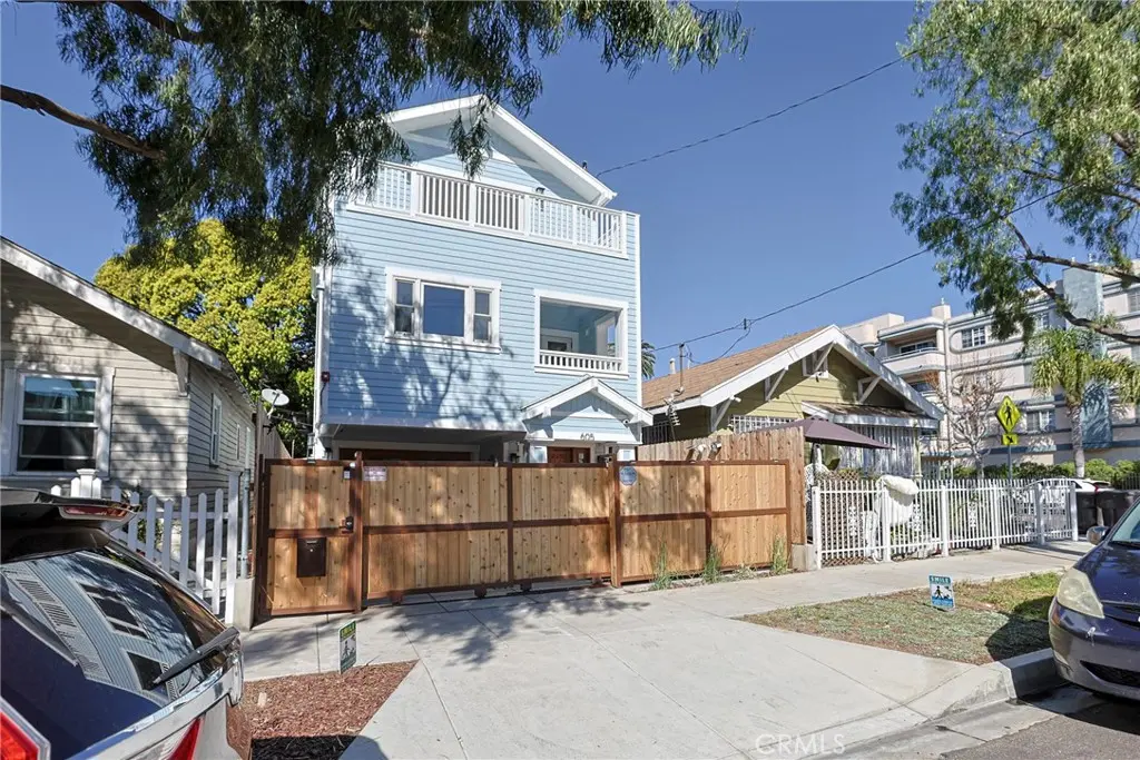 Residential Lease for rent at 605 W 4th, Long Beach, Los Angeles County, CA featuring 3 beds and 3 baths