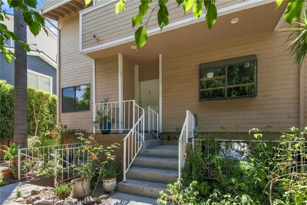 5340 Wilkinson Avenue 5, Valley Village, CA — listing photo 1