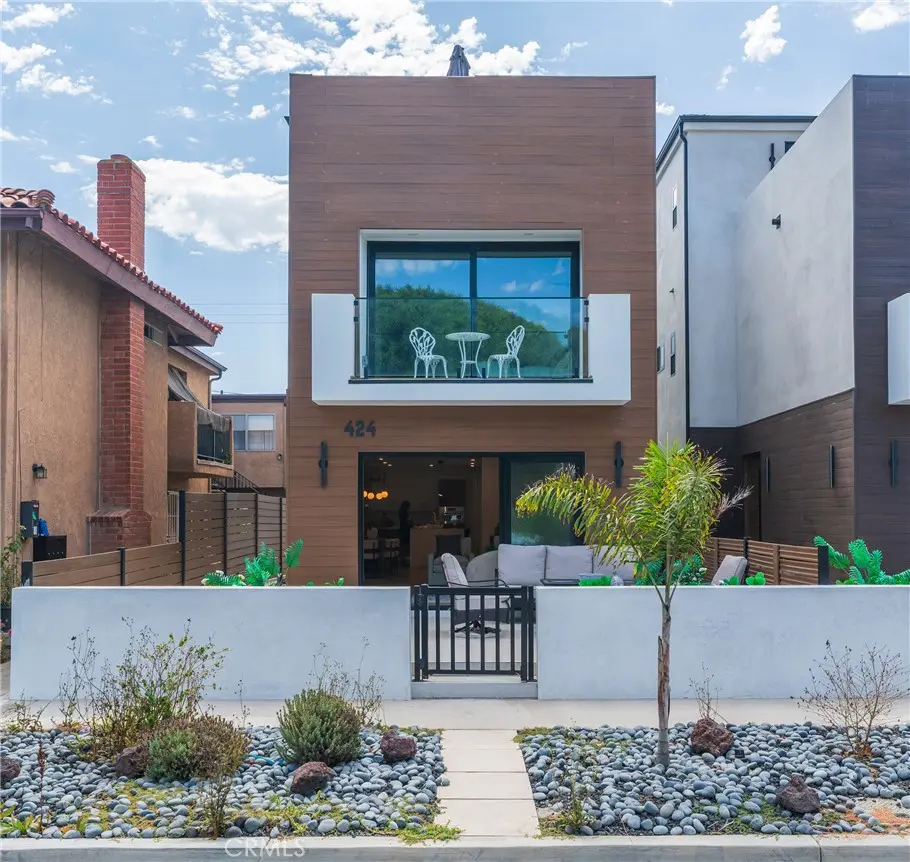 Single Family Residence for sale at 424 20th, Huntington Beach, CA featuring 3 beds and 5 baths