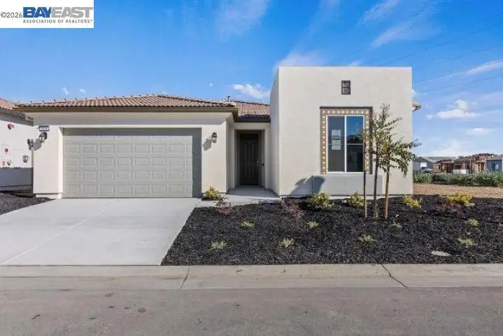 Single Family Residence for sale at 1808 Cresthaven St, Brentwood, CA featuring 2 beds and 2 baths