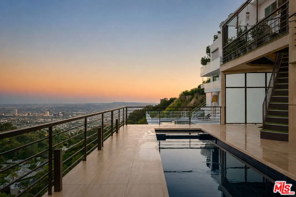 2189 Sunset Plaza Drive, Los Angeles, CA — listing photo 1