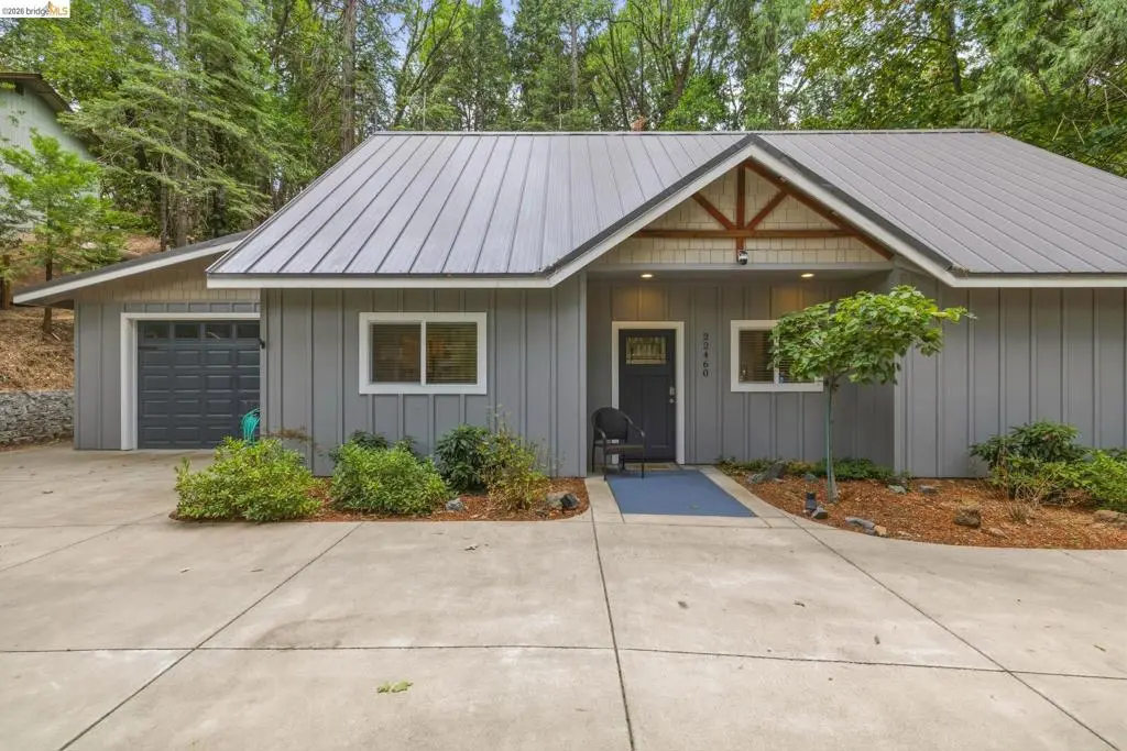Single Family Residence for sale at 22460 Longeway Rd, Sonora, CA featuring 3 beds and 3 baths