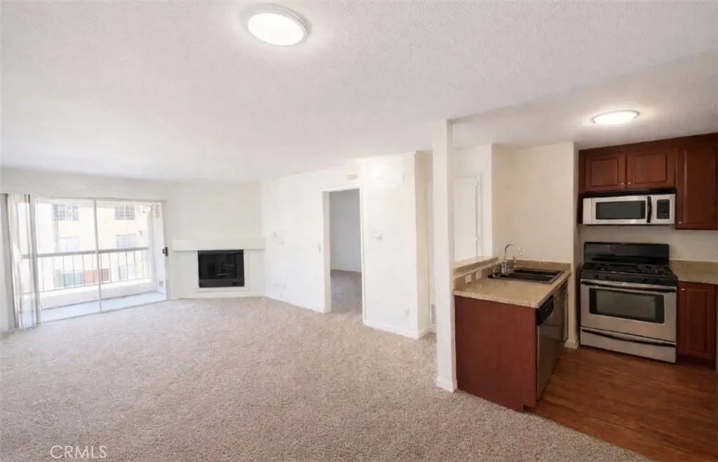5515 Canoga Avenue 231, Woodland Hills, CA — listing photo 1