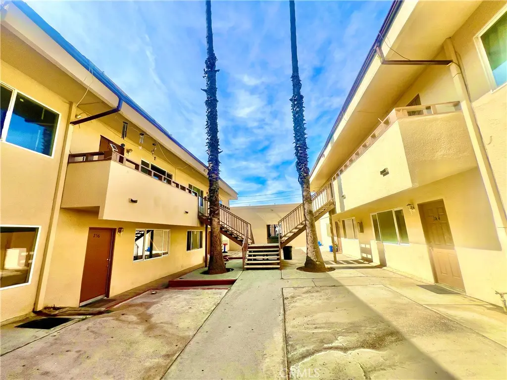 242 W Jackson, Rialto, CA — listing photo 1